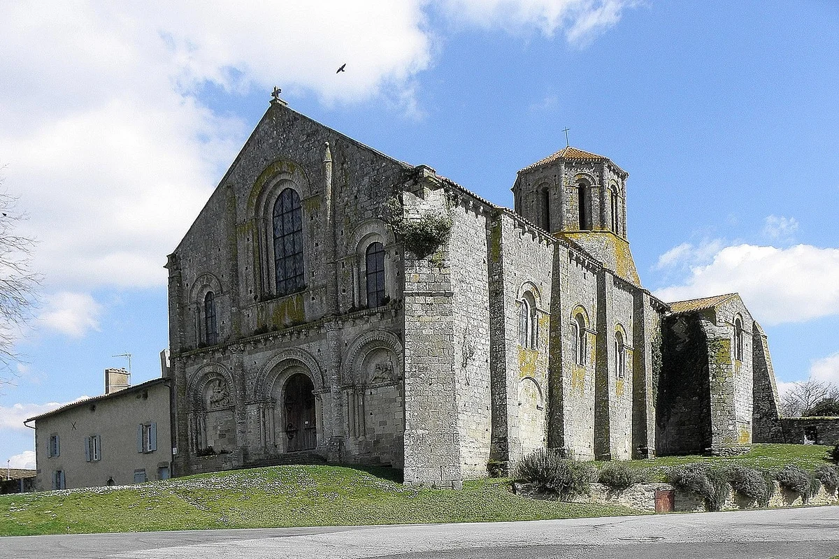 Eglise Saint-Pierre de Parthenay-le-vieux