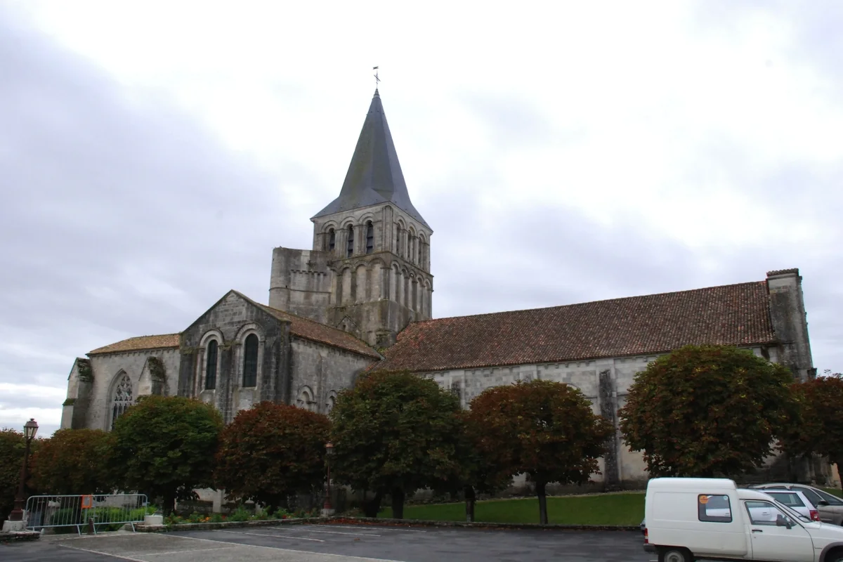 Abbaye de Saint-Amant de Boixe