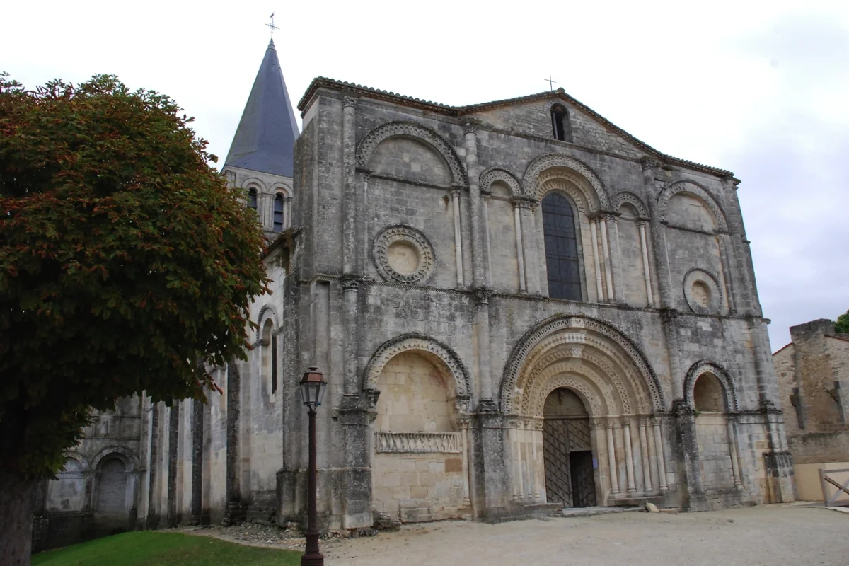 Abbaye de Saint-Amant de Boixe